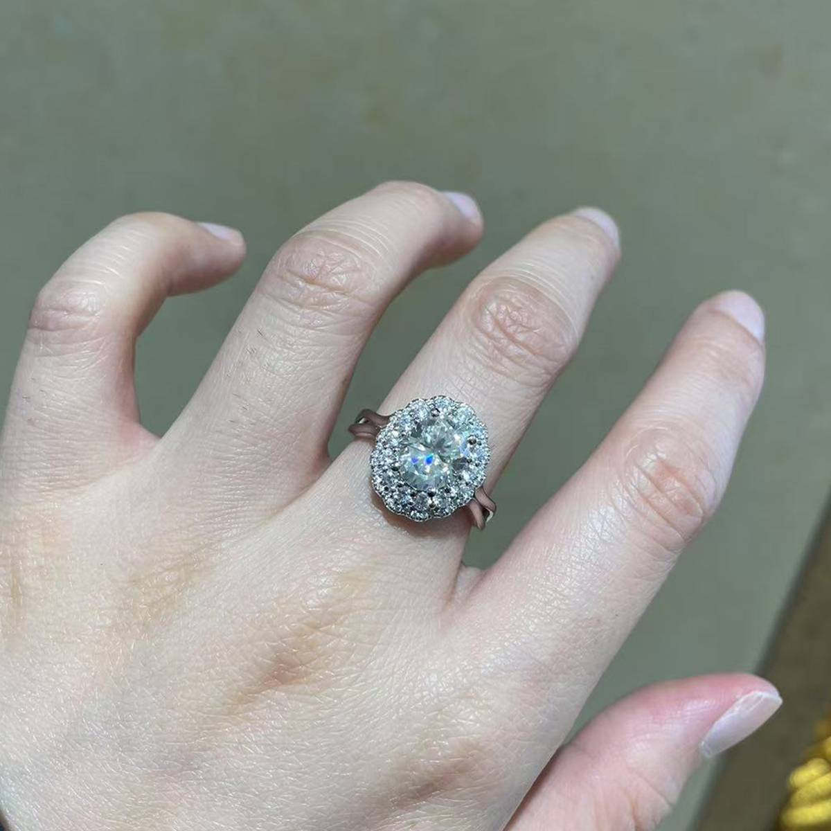 轻奢一生之约女戒S925银镀白金定制选款主石莫桑钻2.0ct/副石高碳钻